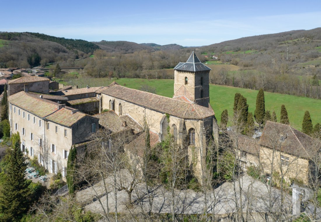 An abbey château founded in the 10th century and its garden overlook one of the most beautiful villages in France in the Ariège department - photo  n°35